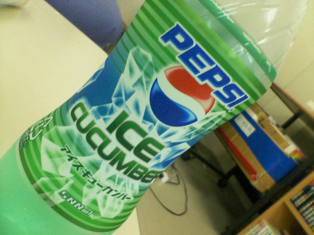 Pepsi al cetriolo in una bottiglia. Immagine tramite Flickr