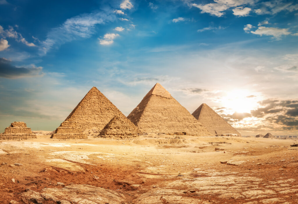 Las pirámides de Giza Imagen vía Shutterstock