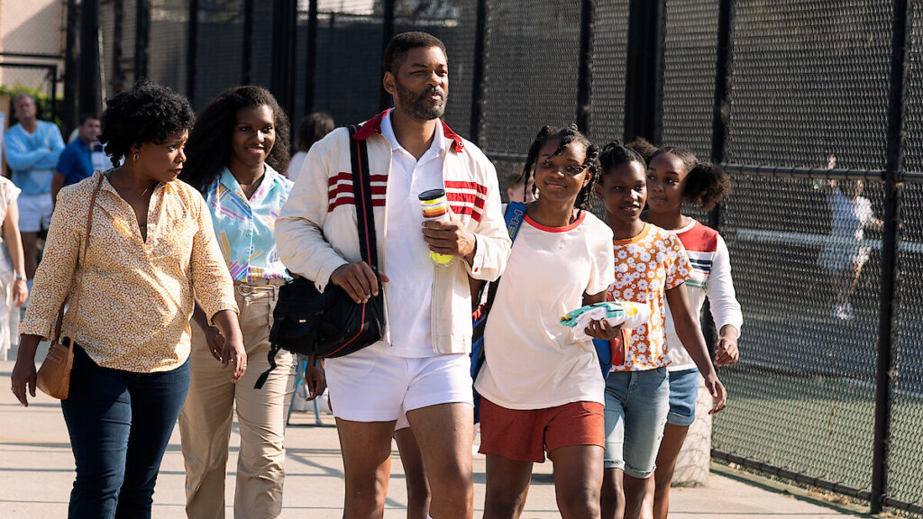 King Richard è un sports-biodrama sul padre delle superstar del tennis Venus e Serena Williams. Crediti immagine: Tudum/Netflix