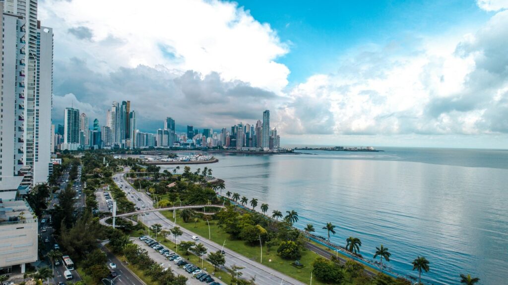 Panama lets Americans stay for half a year visa-free. Image: Unsplash/ Luis Aleman