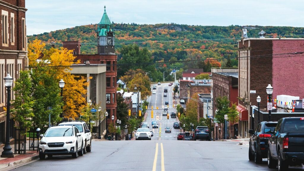 Michigan's got vibrant cities, lush natural landscapes, and endless recreational activities.  Image: Unplash/ Gary Meulemans