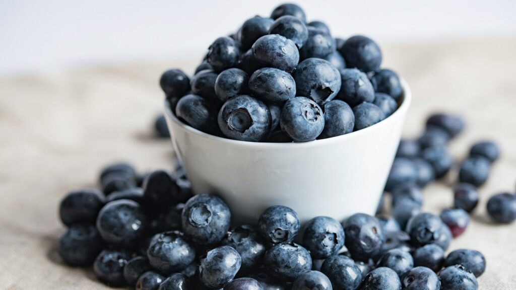 If you're a fan of blueberries, organic blueberries or organic strawberries as a better choice. Image: Unsplash/ Joanna Kosinska